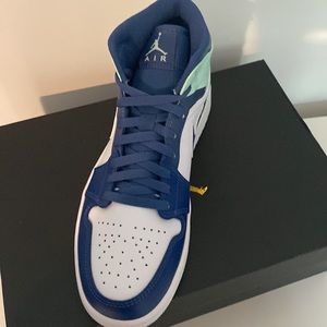 Nike, Air Jordan 1 Mid’s, Mens size 9, blue and mint
